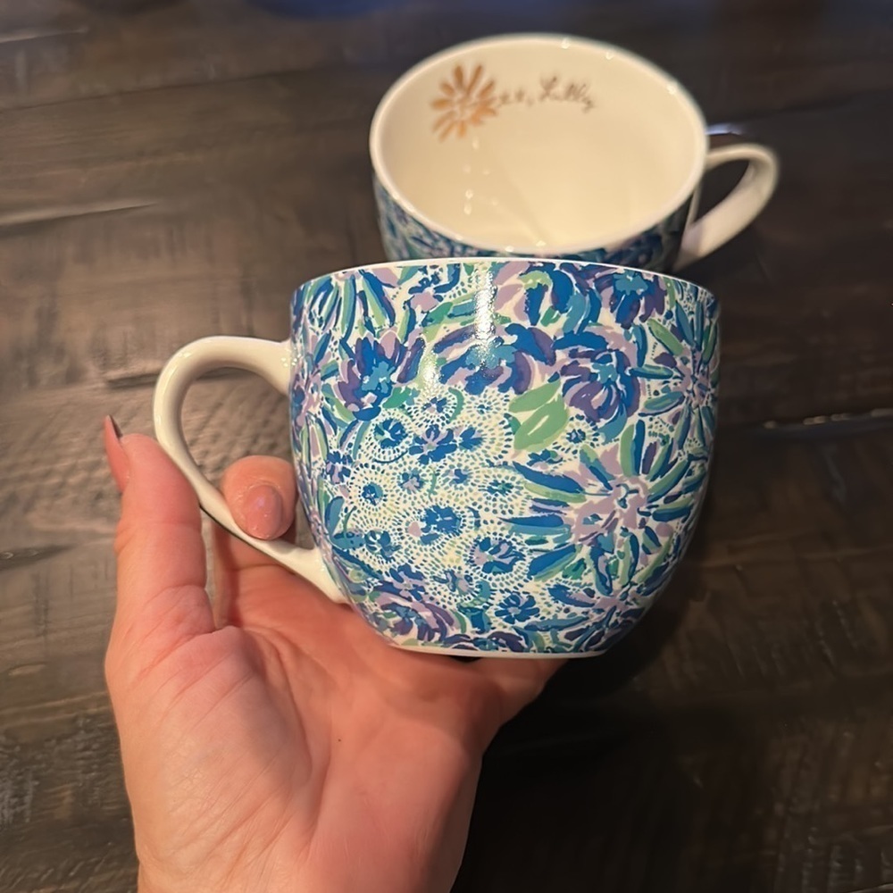 Lilly Pulitzer Tiger XX Lily Blue Floral Two 12oz Coffee Mugs Tea Cups Collector - Picture 11 of 16